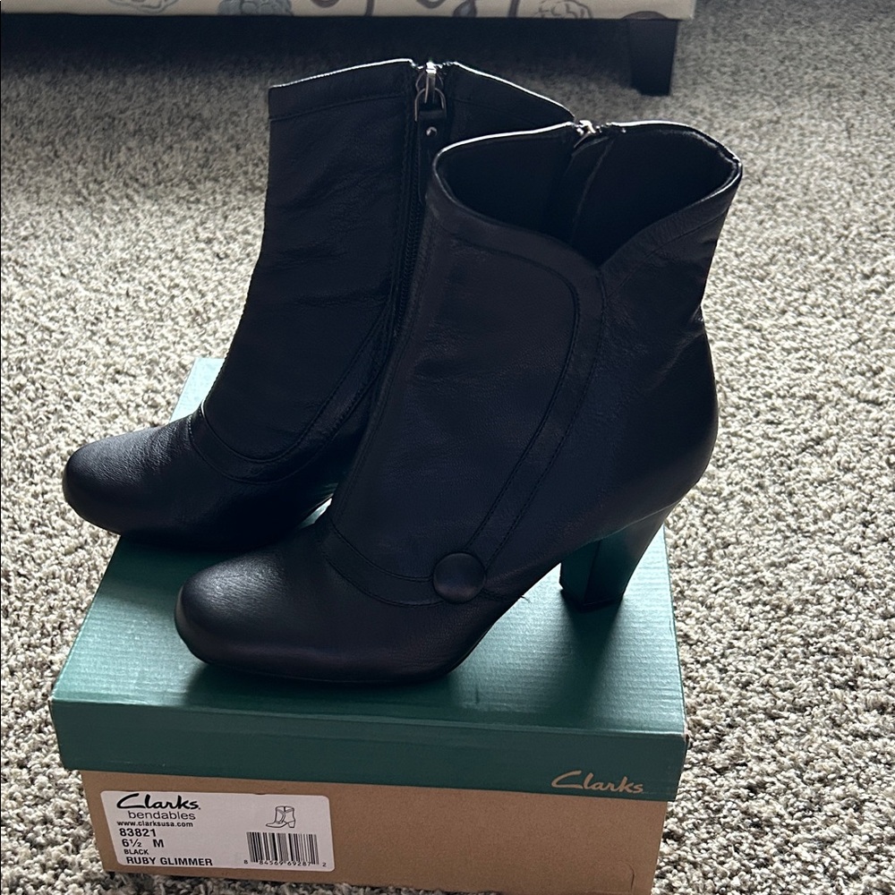 Clarks Women's Elegant Black Heeled Boots